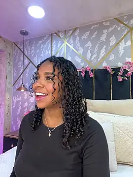 Snapshot of LisaMendez chatting on 05/17/26, 04:12 LisaMendez online show from 05/17/26, 04:12