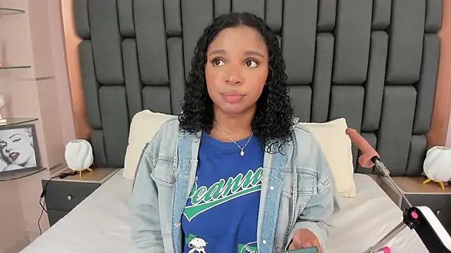 LisaMendez online show from 10/24/25, 03:49