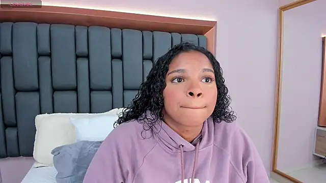 LisaMendez online show from 10/18/25, 02:02