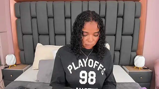 LisaMendez online show from 11/05/25, 03:53