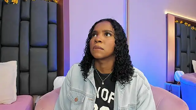 LisaMendez online show from 12/02/25, 04:03