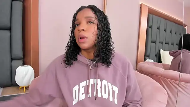 LisaMendez online show from 11/06/25, 03:54