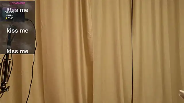 Alison kisss online show from 10/30/25, 09:29