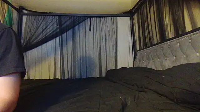 Lola BugsBunny online show from 12/14/25, 10:21