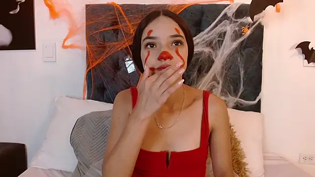 Snapshot of Lilith_Nocturne chatting on 10/31/25, 04:47 Lilith Nocturne online show from 10/31/25, 04:47