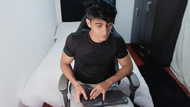 stylish men online show from 10/15/25, 11:24