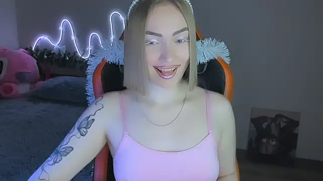 LaraKrein lk online show from 12/19/25, 03:36