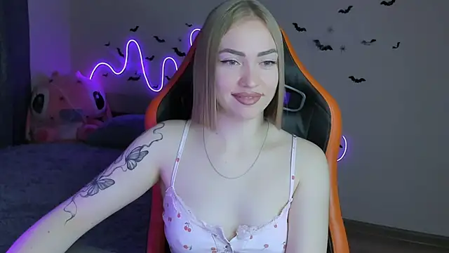 LaraKrein lk online show from 10/26/25, 01:11