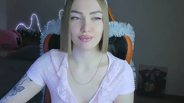 LaraKrein lk online show from 12/20/25, 01:58