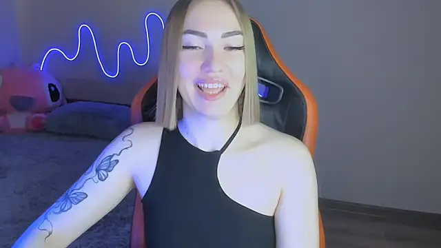 LaraKrein lk online show from 11/15/25, 10:41