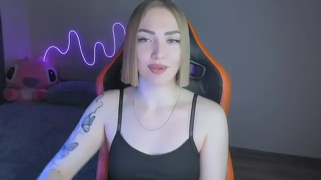 LaraKrein lk online show from 11/23/25, 03:44