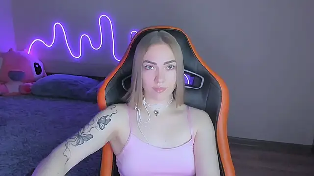 LaraKrein lk online show from 11/14/25, 01:37