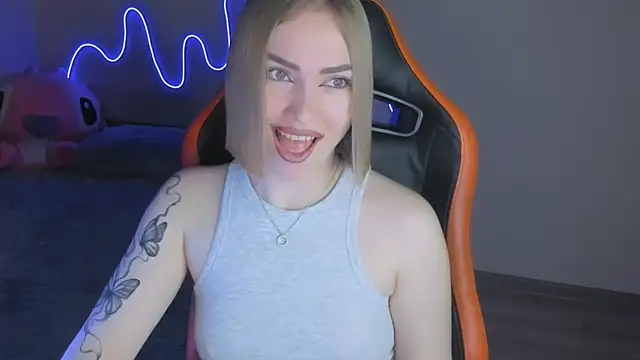 LaraKrein lk online show from 11/28/25, 02:28