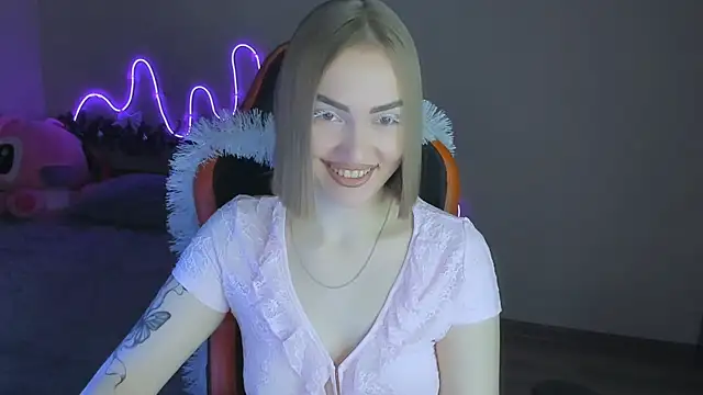 LaraKrein lk online show from 12/15/25, 03:51