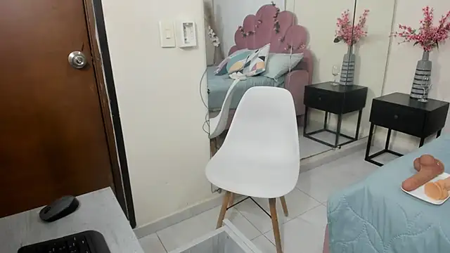 kiraGeiner online show from 03/14/26, 08:37