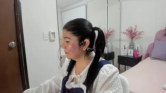 Snapshot of kiraGeiner chatting on 01/15/26, 08:01 kiraGeiner online show from 01/15/26, 08:01