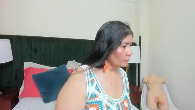 kiraGeiner online show from 10/18/25, 09:55