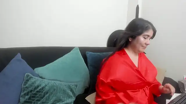 kiraGeiner online show from 11/10/25, 07:19