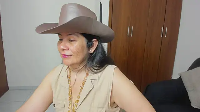 kiraGeiner online show from 05/21/26, 01:14