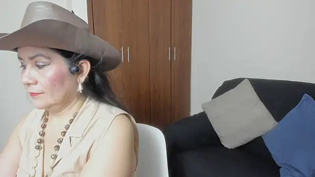 kiraGeiner online show from 05/08/26, 01:09