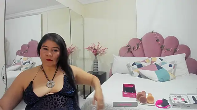 Snapshot of kiraGeiner chatting on 02/13/26, 07:03 kiraGeiner online show from 02/13/26, 07:03