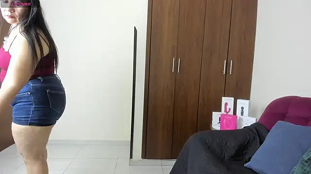 kiraGeiner online show from 11/27/25, 02:23