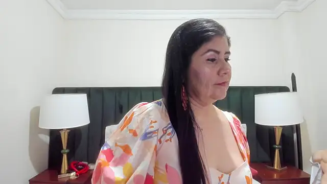 kiraGeiner online show from 10/16/25, 09:50