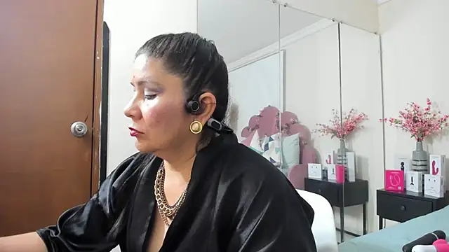 Snapshot of kiraGeiner chatting on 01/17/26, 08:01 kiraGeiner online show from 01/17/26, 08:01