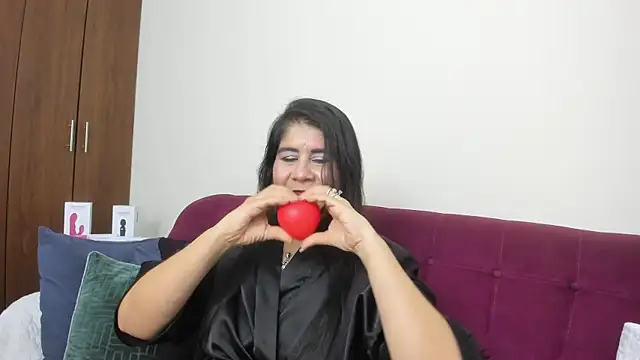 kiraGeiner online show from 12/18/25, 03:11