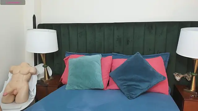 kiraGeiner online show from 09/25/25, 03:56