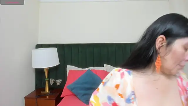 kiraGeiner online show from 10/28/25, 09:30