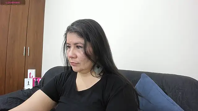 kiraGeiner online show from 11/26/25, 01:05