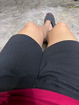 Snapshot of sharon-Hanna chatting on 12/21/25, 01:57 sharon-Hanna online show from 12/21/25, 01:57