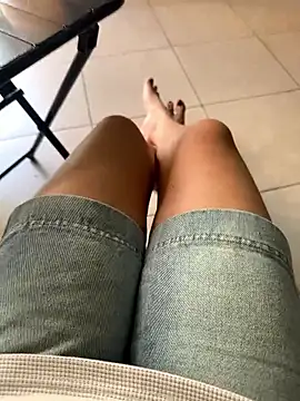 sharon-Hanna online show from 12/18/25, 01:11