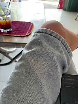 sharon-Hanna online show from 12/16/25, 01:32