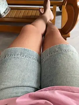 Snapshot of sharon-Hanna chatting on 02/15/26, 01:17 sharon-Hanna online show from 02/15/26, 01:17