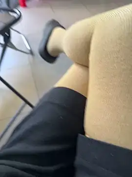 sharon-Hanna online show from 12/14/25, 01:45