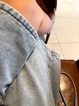 Snapshot of sharon-Hanna chatting on 01/07/26, 01:21 sharon-Hanna online show from 01/07/26, 01:21