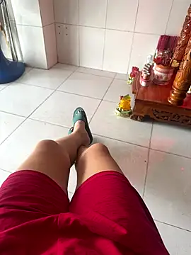 sharon-Hanna online show from 11/10/25, 01:43