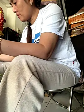 sharon-Hanna online show from 11/15/25, 02:04