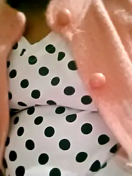 Snapshot of RasiliJodi chatting on 12/15/25, 04:24 RasiliJodi online show from 12/15/25, 04:24