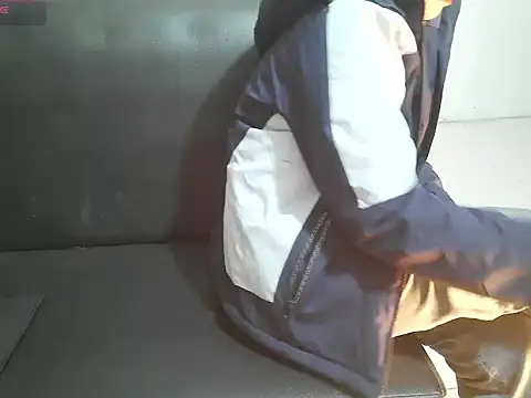 Owe chan online show from 01/05/26, 11:41