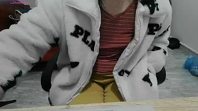 Owe chan online show from 11/25/25, 12:38