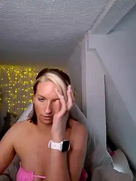 Snapshot of SexyJulia21 chatting on 03/11/25, 12:28 SexyJulia21 online show from 03/11/25, 12:28