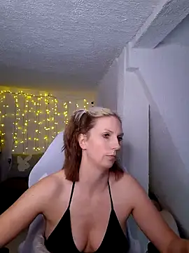 Snapshot of SexyJulia21 chatting on 02/27/25, 11:50 SexyJulia21 online show from 02/27/25, 11:50