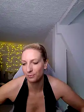 Snapshot of SexyJulia21 chatting on 02/25/25, 09:09 SexyJulia21 online show from 02/25/25, 09:09