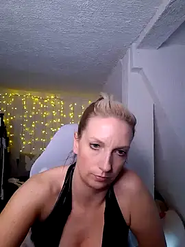 Snapshot of SexyJulia21 chatting on 02/25/25, 12:16 SexyJulia21 online show from 02/25/25, 12:16