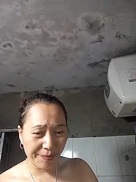 Snapshot of Bianly chatting on 10/21/25, 01:21 Bianly online show from 10/21/25, 01:21