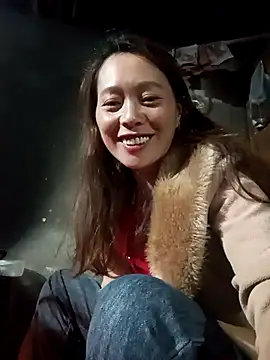 Snapshot of Bianly chatting on 11/21/25, 10:25 Bianly online show from 11/21/25, 10:25