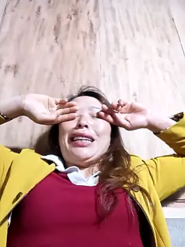 Snapshot of Bianly chatting on 12/14/25, 10:48 Bianly online show from 12/14/25, 10:48